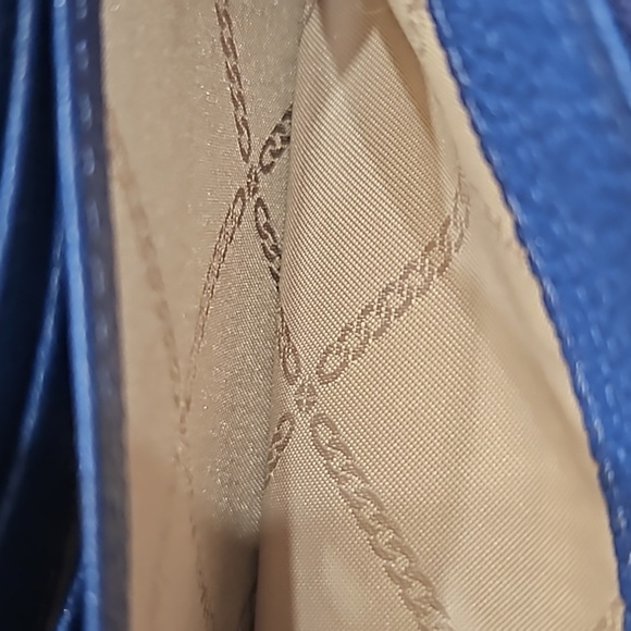 Michael Kors Wallet Crossbody - Picture 7 of 13